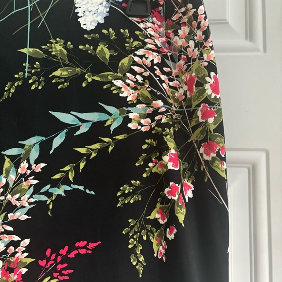 Talbots Colorful Floral Lightweight Pencil Skirt, Size 10 Petite - Picture 3 of 9